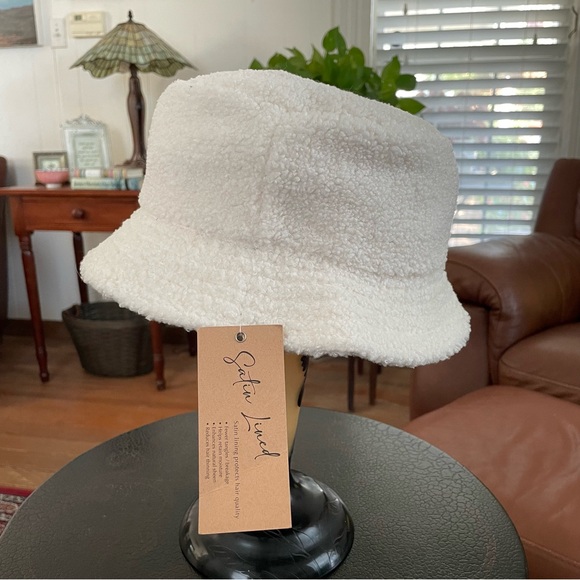 Steve Madden Sherpa Bucket Hat Satin Lined NWT - Picture 4 of 10